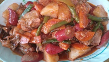 Chicken Afritada with Tender Juicy Hotdog