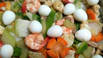 Chopsuey with Quail Eggs