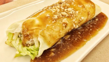 Lumpiang Sariwa Topped with Sauce