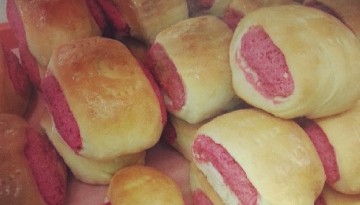 Pan de Regla: Filipino Red-Filled Bread